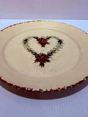 Vintage "Heart Wreath" pattern produced by Casey Pottery